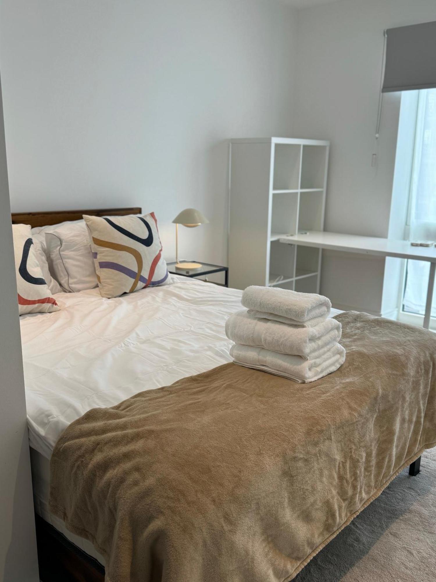 New 2 Bedroom, 2 Bathroom Flat In Fulham Apartment